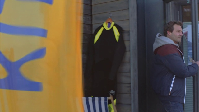 Video Reference: Outerwear, Sleeve, T-shirt, Sportswear, Electric blue, Recreation, Thigh, Room, Personal protective equipment, Fictional character