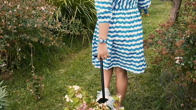 Video Reference: Shoe, Plant, People in nature, Sleeve, Waist, Dress, Grass, Day dress, Knee, Thigh