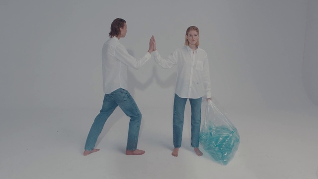 Video Reference: Jeans, Sleeve, Happy, Gesture, Dress shirt, Fun, Event, Electric blue, Denim, Elbow