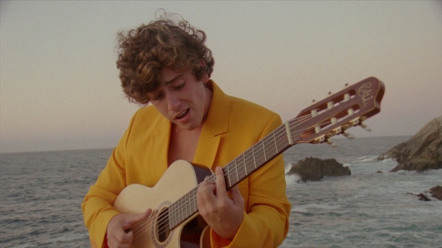 Video Reference: Musical instrument, Guitar, String instrument, String instrument, String instrument accessory, Guitar accessory, Musician, Plucked string instruments, Musical instrument accessory, Finger