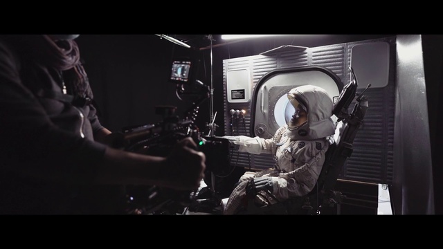 Video Reference: Flash photography, Entertainment, Automotive design, Event, Music, Darkness, Machine, Art, Performing arts, Movie