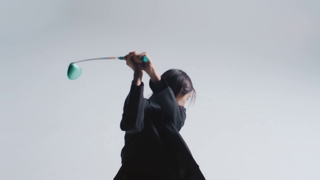 Video Reference: Sleeve, Gesture, Street light, Elbow, Audio equipment, Sky, Drinkware, Event, Balloon, Wind instrument