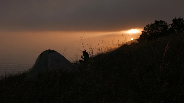 Video Reference: Cloud, Sky, Plant, Water, Sunset, Dusk, Sunrise, Afterglow, Natural landscape, Tree