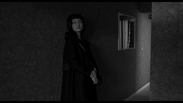 Video Reference: Flash photography, Sleeve, Grey, Black-and-white, Tints and shades, Midnight, Monochrome, Monochrome photography, Darkness, Street fashion