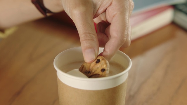 Video Reference: Food, Wood, Recipe, Ingredient, Fawn, Dish, Cuisine, Companion dog, Comfort food, Ice cream