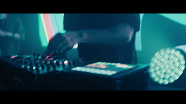 Video Reference: Lighting, Electronic instrument, Entertainment, Automotive lighting, Gadget, Musician, Gas, Musical instrument, Audio equipment, Deejay