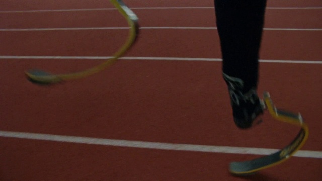 Video Reference: Shoe, Track and field athletics, Human body, Knee, Sports uniform, Thigh, Race track, Sportswear, Player, Exercise