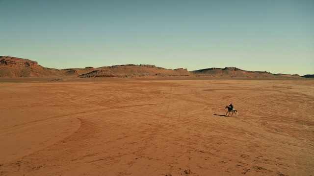 Video Reference: Sky, Plain, Landscape, Horizon, Singing sand, Aeolian landform, Erg, Makhtesh, Plateau, Grassland