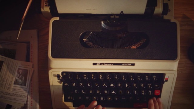 Video Reference: Space bar, Typewriter, Office equipment, Office supplies, Gas, Electronic device, Font, Machine, Gadget, Input device