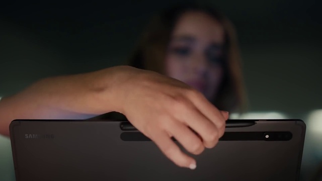 Video Reference: Hand, Netbook, Human body, Flash photography, Gadget, Gesture, Automotive design, Audio equipment, Finger, Entertainment