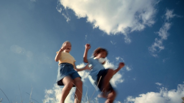 Video Reference: Cloud, Sky, Shorts, Flash photography, People in nature, Gesture, Happy, People on beach, Recreation, Leisure
