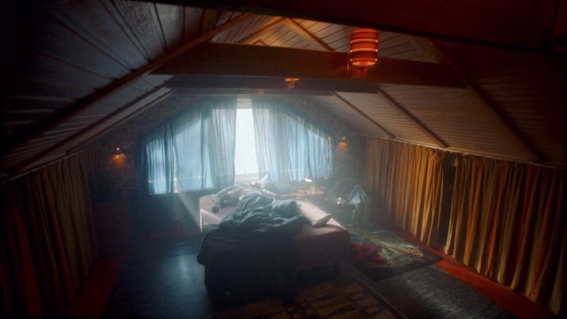 Video Reference: Building, House, Wood, Floor, Comfort, Bed, Automotive lighting, Curtain, Hardwood, Lamp