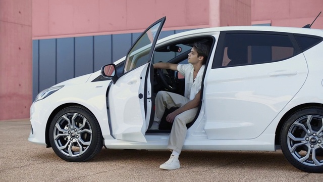 Video Reference: Tire, Wheel, Land vehicle, Car, Vehicle, Hood, Dress, Automotive tire, Motor vehicle, Automotive design