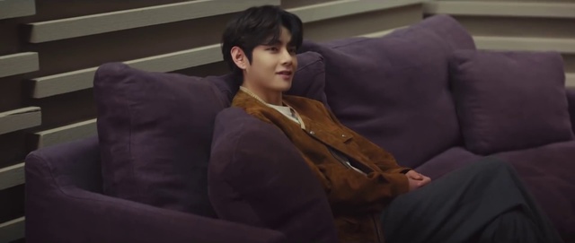 Video Reference: Outerwear, Comfort, Sleeve, Collar, Blazer, Flash photography, Couch, Formal wear, Event, White-collar worker