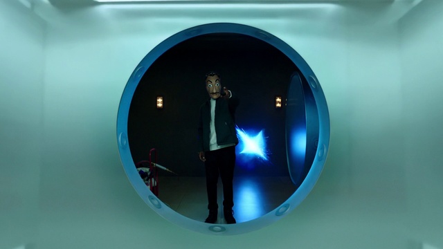 Video Reference: Azure, Flash photography, Yellow, Aqua, Electric blue, Recreation, Suit, Space, Circle, Symmetry