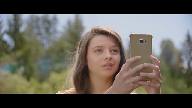 Video Reference: Lip, Hand, Eyebrow, Telephony, Eyelash, Flash photography, Mobile phone, Portable communications device, Gesture, Communication Device