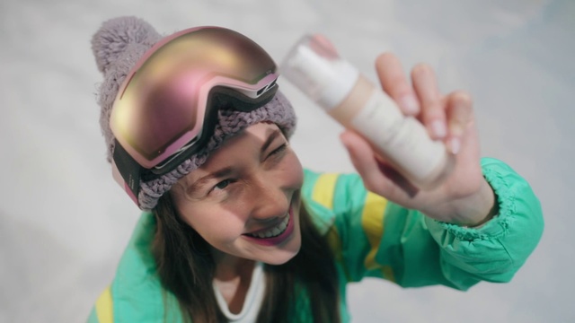 Video Reference: Helmet, Happy, Gesture, Sports gear, Finger, Smile, Cap, Eyewear, Fun, Leisure