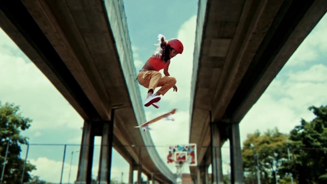 Video Reference: Sky, Tree, Cloud, Leisure, Rolling, Stunt, Recreation, Stunt performer, Sports equipment, Extreme sport