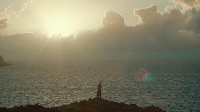 Video Reference: Cloud, Water, Sky, Atmosphere, Sunlight, Atmospheric phenomenon, Sunrise, Lake, Cumulus, Horizon