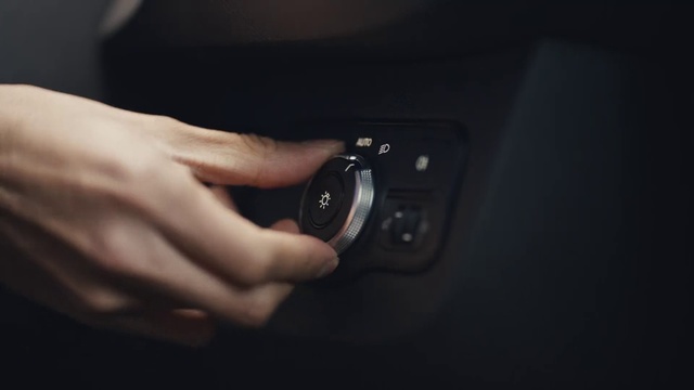 Video Reference: Hand, Automotive lighting, Flash photography, Camera lens, Gesture, Digital camera, Finger, Point-and-shoot camera, Cameras & optics, Photographer