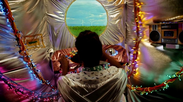 Video Reference: Light, Fashion, Temple, Organism, Fun, Public space, Leisure, Community, Crowd, Recreation