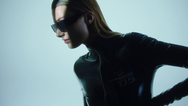 Video Reference: Vision care, Shoulder, Eyewear, Neck, Sleeve, Flash photography, Sunglasses, Street fashion, Goggles, Personal protective equipment