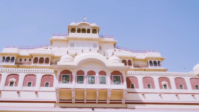 Video Reference: Sky, Building, Window, Facade, Symmetry, Dome, Finial, Dome, Arcade, Holy places