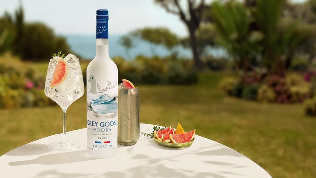 Video Reference: Liquid, Drinkware, Bottle, Table, Tableware, Plant, Fluid, Glass bottle, Drink, Plastic bottle