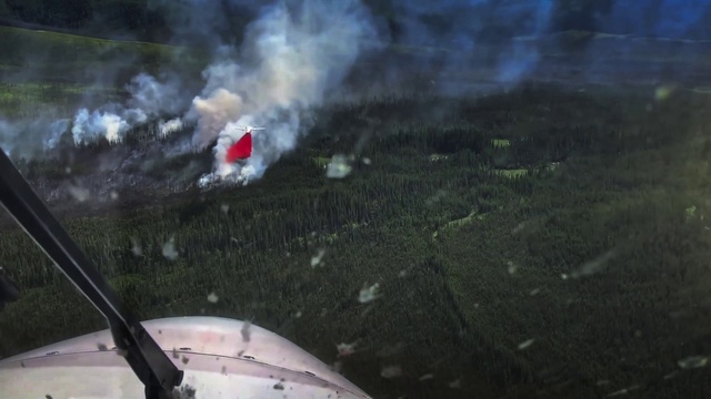 Video Reference: Aircraft, Vehicle, Smoke, Cloud, Pollution, Cumulus, Landscape, Event, Aerospace manufacturer, Air travel