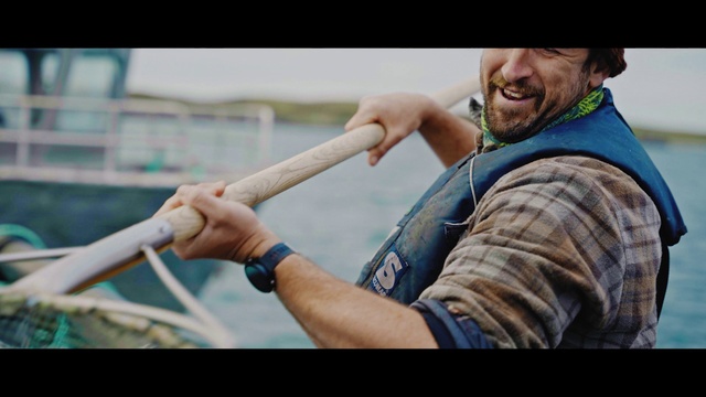 Video Reference: Hand, Muscle, Smile, Musician, Gesture, Musical instrument, Water, Elbow, Happy, Leisure