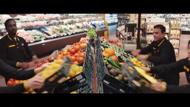 Video Reference: Food, Fruit, Corn, Selling, Natural foods, Plant, Customer, Market, Tire, Cuisine