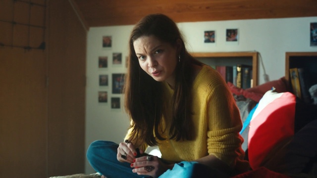 Video Reference: Comfort, Picture frame, Happy, Lap, Long hair, Event, Fun, Living room, Leisure, Eyewear