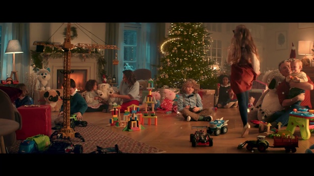 Video Reference: Christmas tree, Christmas ornament, Entertainment, Christmas decoration, Toy, Tree, Plant, Performing arts, Ornament, Christmas