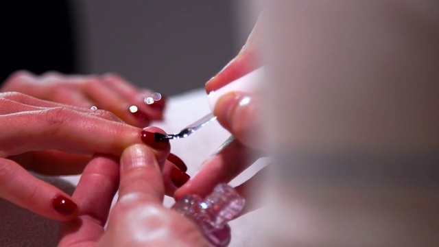 Video Reference: Lip, Body jewelry, Gesture, Thumb, Finger, Nail, Art, Jewellery, Wrist, Magenta