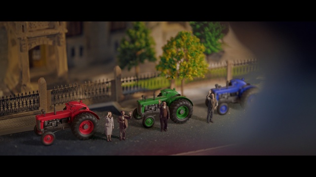 Video Reference: Wheel, Tire, Vehicle, Automotive tire, Motor vehicle, Tractor, Agricultural machinery, Tread, Mode of transport, Automotive design