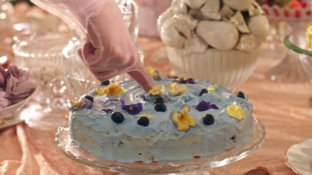 Video Reference: Food, Cake decorating, Cake decorating supply, Ingredient, Recipe, Cake, Dish, Cuisine, Birthday candle, Baked goods