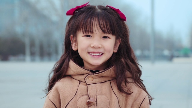 Video Reference: Smile, Cheek, Skin, Lip, Eye, Dress, Flash photography, Happy, Eyelash, Iris