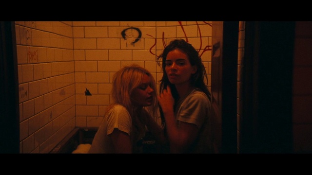 Video Reference: Mouth, Vision care, Flash photography, Gesture, Happy, Eyewear, Tints and shades, Fun, Darkness, Event