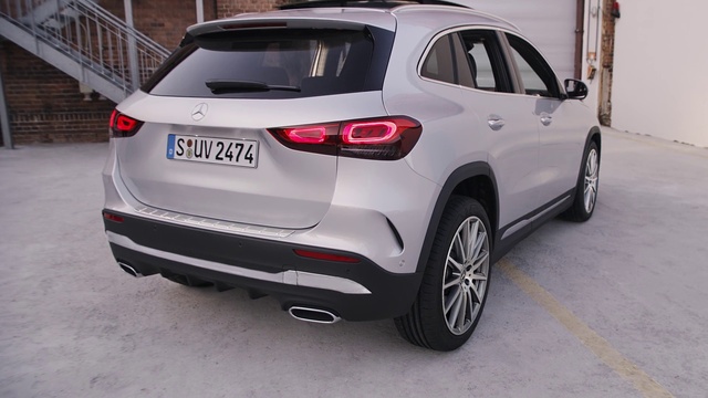 Video Reference: Wheel, Tire, Vehicle, Car, Vehicle registration plate, Photograph, White, Automotive lighting, Automotive tire, Hood