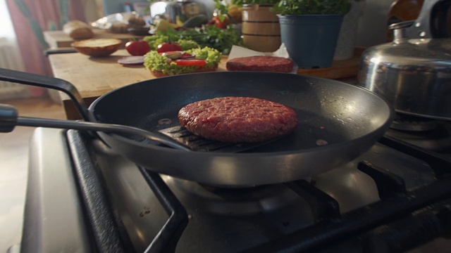 Video Reference: Food, Tableware, Plant, Plate, Ingredient, Recipe, Cuisine, Frikadeller, Cooking, Table