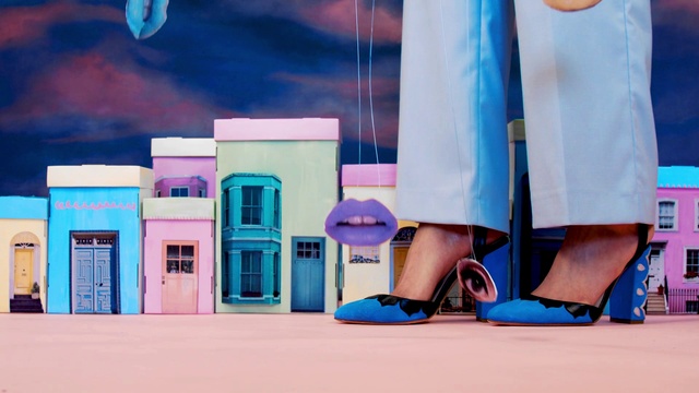 Video Reference: Leg, Blue, Azure, Purple, Window, Pink, Red, Material property, Magenta, Thigh