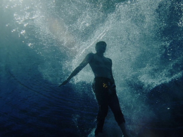 Video Reference: Water, People in nature, Underwater, Wind wave, Recreation, Underwater diving, Dry suit, Personal protective equipment, Diving equipment, Wind
