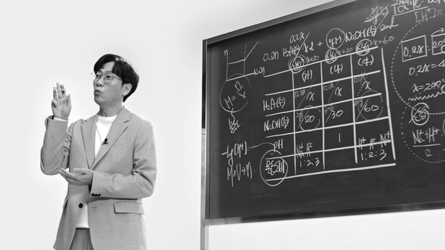 Video Reference: Handwriting, Sleeve, Gesture, Font, Rectangle, Blazer, Chalk, Technology, Blackboard, Event