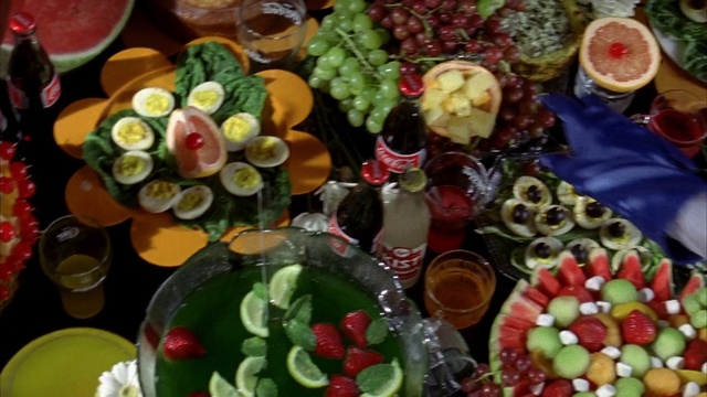 Video Reference: Food, Tableware, Dishware, Ingredient, Fruit, Plant, Natural foods, Cuisine, Recipe, Plate