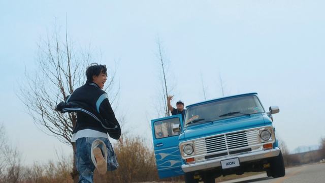 Video Reference: Automotive parking light, Sky, Vehicle, Car, Vehicle registration plate, Hood, Motor vehicle, Grille, Automotive design, Plant