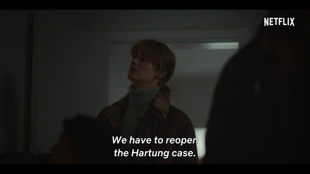 Video Reference: Flash photography, Jaw, Font, Midnight, Event, Darkness, Fun, Screenshot, Conversation, Photo caption