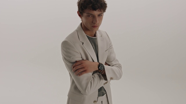 Video Reference: Face, Shoulder, Dress shirt, Human body, Sleeve, Gesture, Elbow, Waist, Collar, Grey