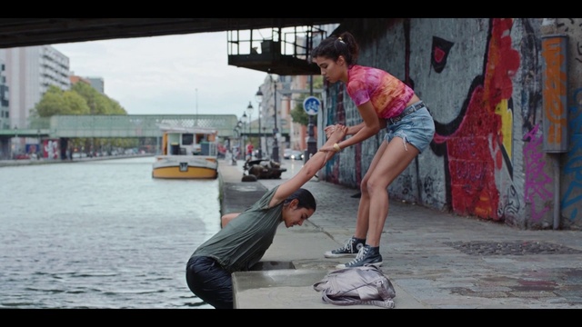 Video Reference: Flash photography, Street fashion, Shorts, Hat, Leisure, Thigh, Knee, Travel, Fun, Artist