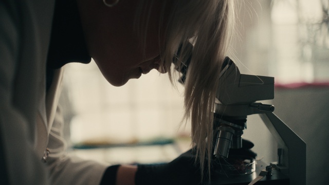 Video Reference: Flash photography, Tints and shades, Eyelash, Glass, Fashion design, Darkness, Recreation, Monochrome, Machine, Monochrome photography