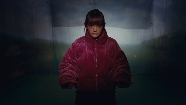 Video Reference: Flash photography, Sleeve, Tints and shades, Electric blue, Magenta, Darkness, Fun, Sky, Hood, Grassland